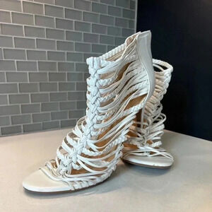 Worn twice Size 10 White 4” heel brand Thalia Sodi